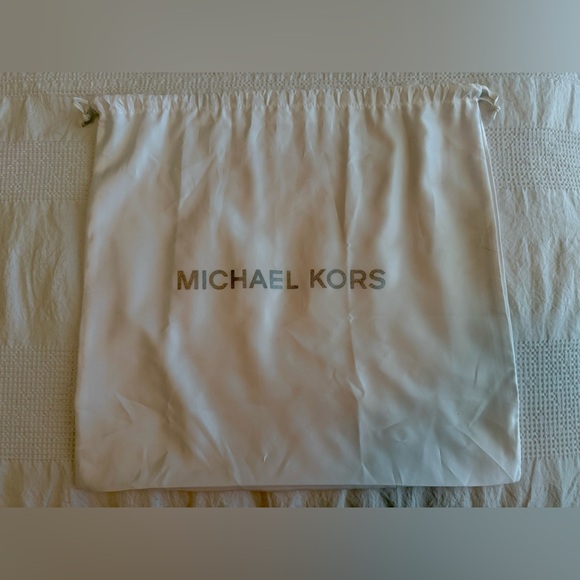 New Michael Kors Manhattan Medium Satchel - Picture 7 of 8